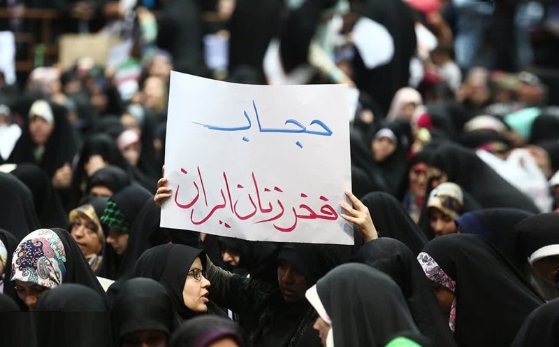 تصویر: حجاب مانعی در برابر کرامت و حقوق زنان