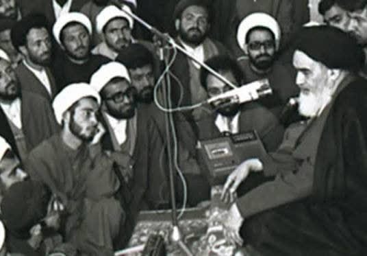 تصویر: روحانی دولتی و غیر دولتی، آخوند سیاسی و غیر سیاسی